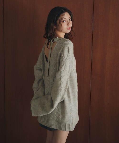 fupel（フぺル）の「back open 2way mix cable knit / バックオープン 2way ミックスケーブルニット（ニット/セーター・レディース・ピンク/ライトグレー・FREE）」の4枚目の写真