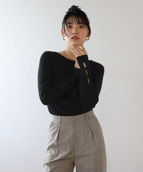 ENC（エンク）の「holed sleeve boat neck knit / ホールドスリーブボートネックニット（ニット/セーター・レディース・アイボリー/ブラック/ブラウン系その他/グレー・FREE）」の3枚目の写真