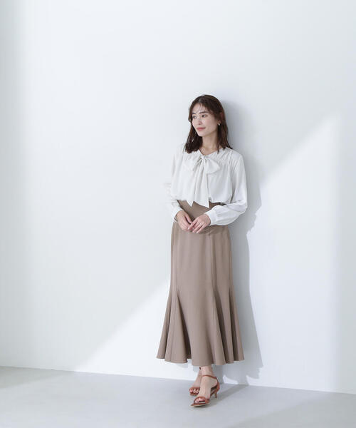 NATURAL BEAUTY BASIC(ナチュラルビューティーベーシック)の「◇Vネックリボンタイブラウス(シャツ/ブラウス・レディース・ラベンダー/オフホワイト/ネイビー・MEDIUM/SMALL)」の12枚目の写真
