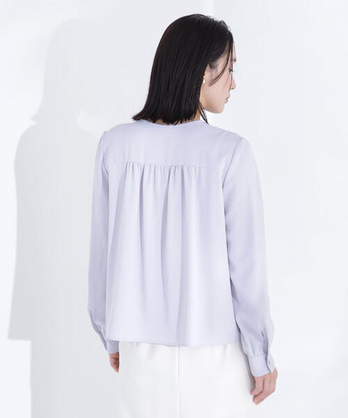 NATURAL BEAUTY BASIC(ナチュラルビューティーベーシック)の「◇Vネックリボンタイブラウス(シャツ/ブラウス・レディース・ラベンダー/オフホワイト/ネイビー・MEDIUM/SMALL)」の21枚目の写真