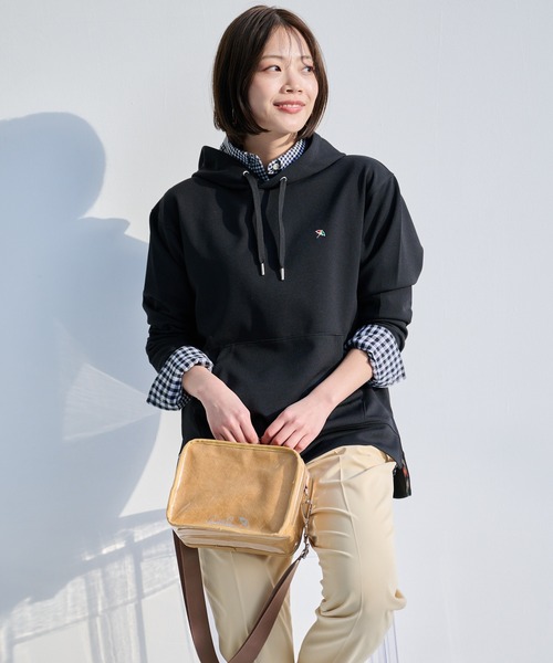 Arnold Palmer(アーノルドパーマー)の「ラミネート × タイベック ショルダーバッグ(ショルダーバッグ・レディース・キャメル/ベージュ/ブラック・F)」の1枚目の写真