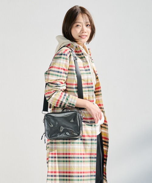 Arnold Palmer(アーノルドパーマー)の「ラミネート × タイベック ショルダーバッグ(ショルダーバッグ・レディース・キャメル/ベージュ/ブラック・F)」の4枚目の写真