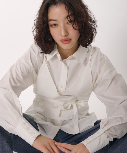 MUHET(ミュエータ)の「【set item】shirt & bustier / シャツビスチェセット(シャツ/ブラウス・レディース・ブラウン/オフホワイト/ライトブルー・FREE)」の2枚目の写真
