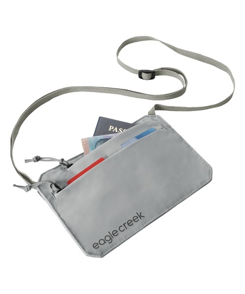 EagleCreek（イーグルクリーク）の「EagleCreek/イーグルクリーク Undercover RFID Neck Wallet/Undercover RFID Neck Wallet（トラベルグッズ・メンズ・グレー/ブラック・FREE）」の4枚目の写真