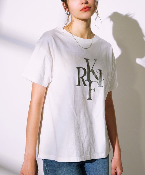 ムラサキスポーツ(ムラサキスポーツ)の「RIKKA FEMME/リッカファム Tシャツ RF25SS09(Tシャツ/カットソー・レディース・ホワイト×ゴールド/ホワイト×シルバー・FREE)」の2枚目の写真