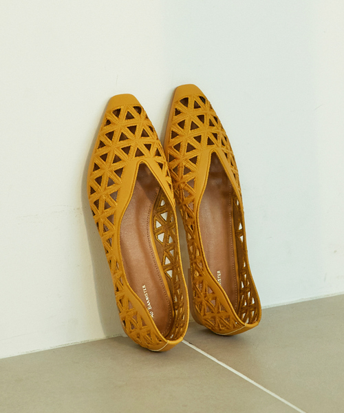 Au BANNISTER（オゥバニスター）の「【Vibram/ヴィブラムソール】フラットパンプス（パンプス・レディース・イエロー/シルバー/アイボリー/ブラック・35/36/37/38/39）」の3枚目の写真