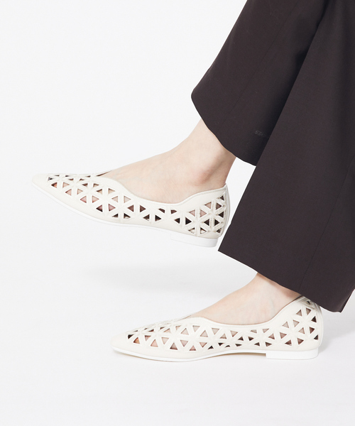 Au BANNISTER（オゥバニスター）の「【Vibram/ヴィブラムソール】フラットパンプス（パンプス・レディース・イエロー/シルバー/アイボリー/ブラック・35/36/37/38/39）」の21枚目の写真