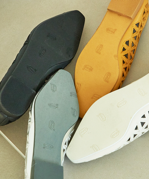 Au BANNISTER（オゥバニスター）の「【Vibram/ヴィブラムソール】フラットパンプス（パンプス・レディース・イエロー/シルバー/アイボリー/ブラック・35/36/37/38/39）」の19枚目の写真