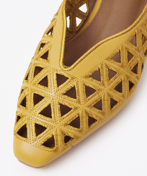 Au BANNISTER（オゥバニスター）の「【Vibram/ヴィブラムソール】フラットパンプス（パンプス・レディース・イエロー/シルバー/アイボリー/ブラック・35/36/37/38/39）」の10枚目の写真