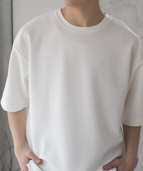 URBAN COLLECTION(アーバンコレクション)の「URBANCOLLECTION AIR Smoosy ドライリップル 無地テーパードTシャツ(Tシャツ/カットソー・メンズ・ブラック/モカ/ホワイト/ライトグレー/グリーン・S/M/L/XL)」の2枚目の写真