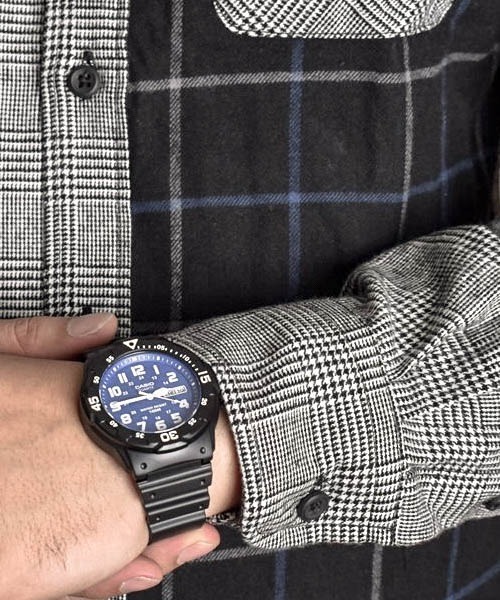CASIO（カシオ）の「【RS】【CASIO（カシオ）】ダイバーアナログ　腕時計（アナログ腕時計・メンズ・ブラック/ネイビー・FREE）」の4枚目の写真