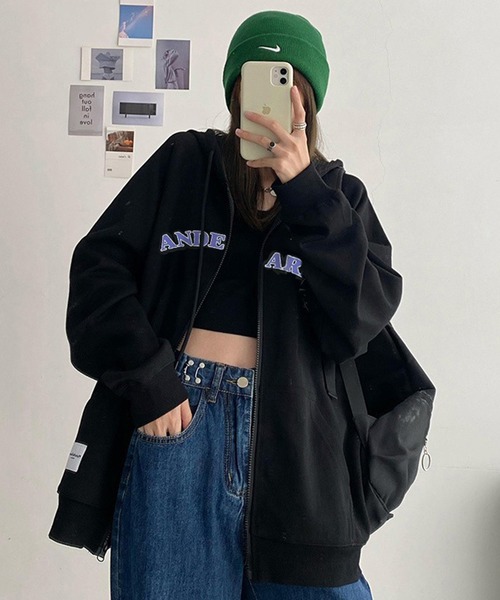 VIBGYOR（ヴィブジョー）の「[NARULA/ナルラ]カレッジスタイル オーバーサイズ ロゴ フーディー(CZ)（パーカー・レディース・グレー/ブラック・FREE）」の8枚目の写真