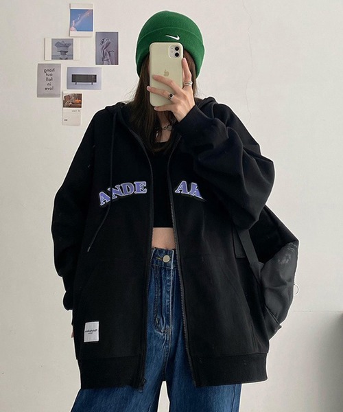 VIBGYOR（ヴィブジョー）の「[NARULA/ナルラ]カレッジスタイル オーバーサイズ ロゴ フーディー(CZ)（パーカー・レディース・グレー/ブラック・FREE）」の9枚目の写真