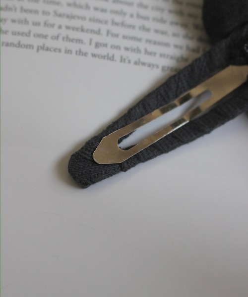 SANSeLF（サンセルフ）の「【SANSeLF】 ファブリックリボンヘアピン sana25s016（ヘアピン・レディース・グレー・FREE）」の4枚目の写真