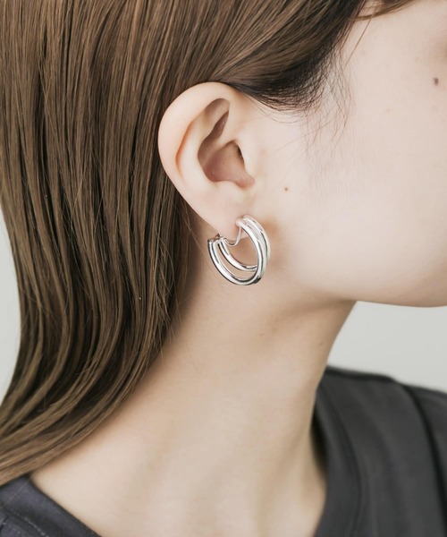 SMELLY（スメリー）の「ダブルラインフープイヤリング（イヤリング・レディース・シルバー・-）」の2枚目の写真