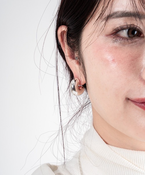 JENNYBIRD(ジェニーバード)の「【JENNY BIRD/ジェニーバード】フープピアス TOME HOOPS - MEDIUM(ピアス(両耳用)・レディース・シルバー/ゴールド・FREE)」の5枚目の写真