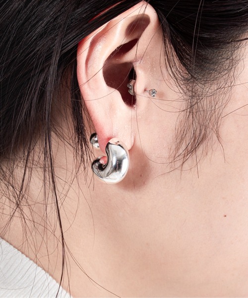 JENNYBIRD(ジェニーバード)の「【JENNY BIRD/ジェニーバード】フープピアス TOME HOOPS - MEDIUM(ピアス(両耳用)・レディース・シルバー/ゴールド・FREE)」の3枚目の写真