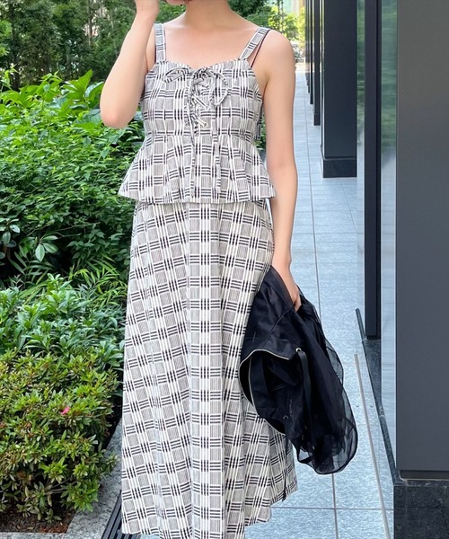 AND COUTURE(アンドクチュール)の「フロントレースアップチェックジャンスカ(ジャンパースカート・レディース・ベージュ系その他/ブラック系その他・FREE)」の1枚目の写真