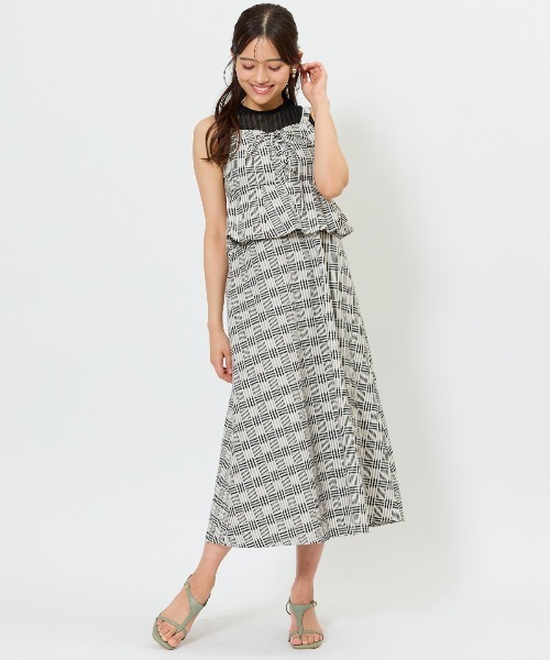 AND COUTURE(アンドクチュール)の「フロントレースアップチェックジャンスカ(ジャンパースカート・レディース・ベージュ系その他/ブラック系その他・FREE)」の8枚目の写真