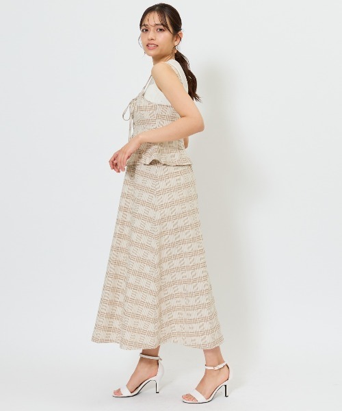 AND COUTURE(アンドクチュール)の「フロントレースアップチェックジャンスカ(ジャンパースカート・レディース・ベージュ系その他/ブラック系その他・FREE)」の15枚目の写真