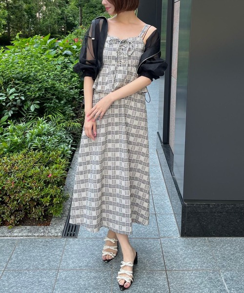 AND COUTURE(アンドクチュール)の「フロントレースアップチェックジャンスカ(ジャンパースカート・レディース・ベージュ系その他/ブラック系その他・FREE)」の4枚目の写真