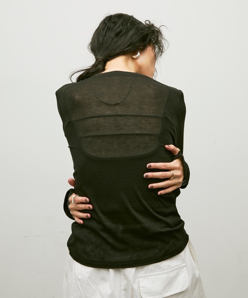 Lutim by u（ルチバイユー）の「Sheer rib loose cuff tops / シアーリブルーズカフスクルーネックトップス（Tシャツ/カットソー・レディース・クリーム/オフホワイト/ブラック/グレイッシュベージュ・FREE）」の2枚目の写真