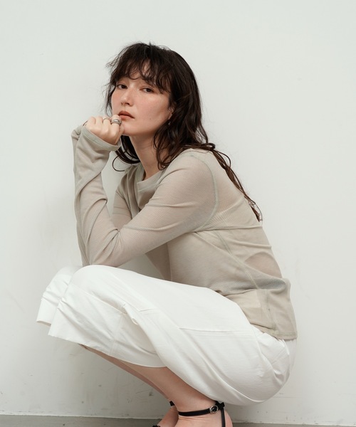 Lutim by u（ルチバイユー）の「Sheer rib loose cuff tops / シアーリブルーズカフスクルーネックトップス（Tシャツ/カットソー・レディース・クリーム/オフホワイト/ブラック/グレイッシュベージュ・FREE）」の6枚目の写真