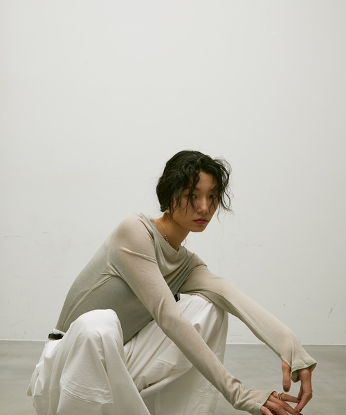 Lutim by u（ルチバイユー）の「Sheer rib loose cuff tops / シアーリブルーズカフスクルーネックトップス（Tシャツ/カットソー・レディース・クリーム/オフホワイト/ブラック/グレイッシュベージュ・FREE）」の19枚目の写真