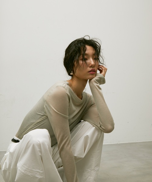Lutim by u（ルチバイユー）の「Sheer rib loose cuff tops / シアーリブルーズカフスクルーネックトップス（Tシャツ/カットソー・レディース・クリーム/オフホワイト/ブラック/グレイッシュベージュ・FREE）」の18枚目の写真