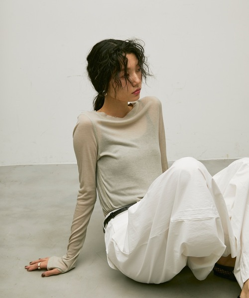Lutim by u（ルチバイユー）の「Sheer rib loose cuff tops / シアーリブルーズカフスクルーネックトップス（Tシャツ/カットソー・レディース・クリーム/オフホワイト/ブラック/グレイッシュベージュ・FREE）」の16枚目の写真