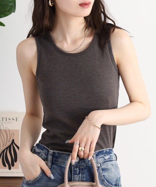 atONE(アットワン)の「カップ付きコットンフライスタンクトップ(タンクトップ・レディース・グレイッシュベージュ/オフホワイト/杢グレー/カーキ/ネイビー/チャコールグレー/ブラック・M/L/LL/4L/3L)」の3枚目の写真