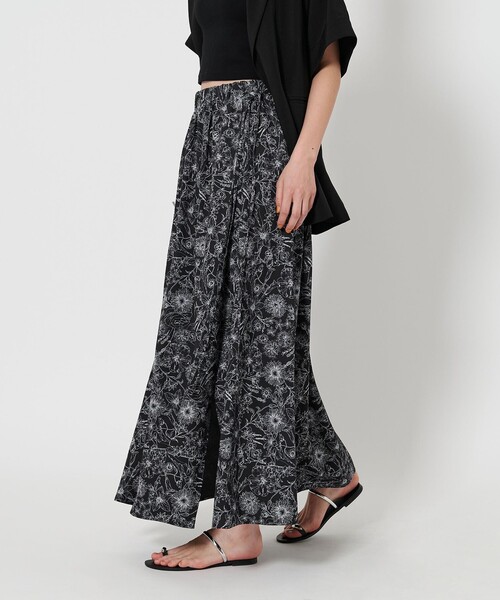 BEAUTY&YOUTH UNITED ARROWS（ビューティーアンドユースユナイテッドアローズ）の「【WEB限定/日比谷花壇コラボアイテム】フラワープリント ギャザーマキシスカート -ウォッシャブル-（スカート・レディース・ブラック/ベージュ/オフホワイト・FREE）」の5枚目の写真