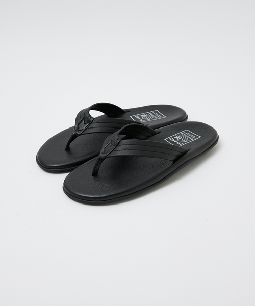 ISLAND SLIPPER(アイランドスリッパ)の「【ISLAND SLIPPER / アイランドスリッパ】スムースレザー トングサンダル / PT202 PB202(サンダル・メンズ・ベージュ/ブラック・8/9/10)」の2枚目の写真