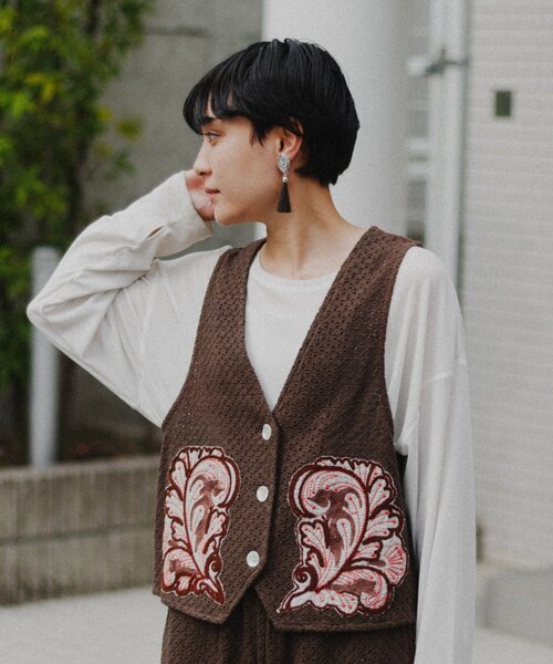 CIAOPANIC TYPY(チャオパニックティピー)の「aguniパッチワーク刺繍ベスト(ベスト・レディース・ベージュ/ブラウン・ONE SIZE)」の4枚目の写真