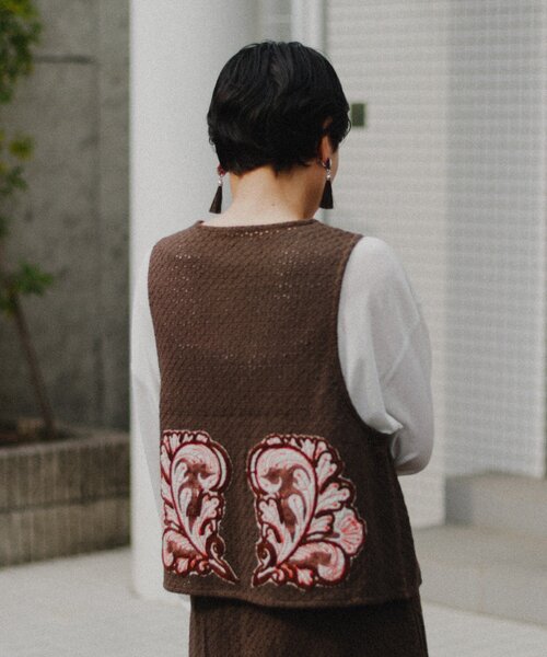 CIAOPANIC TYPY(チャオパニックティピー)の「aguniパッチワーク刺繍ベスト(ベスト・レディース・ベージュ/ブラウン・ONE SIZE)」の5枚目の写真