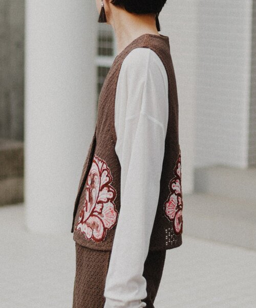 CIAOPANIC TYPY(チャオパニックティピー)の「aguniパッチワーク刺繍ベスト(ベスト・レディース・ベージュ/ブラウン・ONE SIZE)」の7枚目の写真