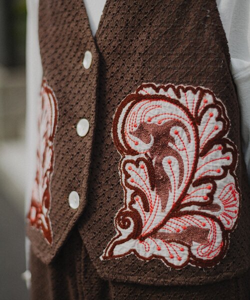 CIAOPANIC TYPY(チャオパニックティピー)の「aguniパッチワーク刺繍ベスト(ベスト・レディース・ベージュ/ブラウン・ONE SIZE)」の9枚目の写真