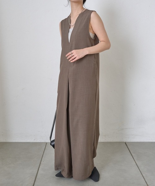 COLONY 2139(コロニートゥーワンスリーナイン)の「Vネックロンパース(つなぎ/オールインワン・レディース・ブラック/ブラウン・FREE)」の14枚目の写真