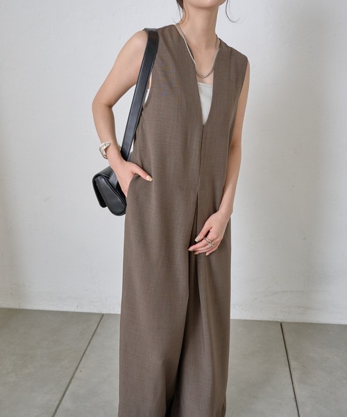 COLONY 2139(コロニートゥーワンスリーナイン)の「Vネックロンパース(つなぎ/オールインワン・レディース・ブラック/ブラウン・FREE)」の15枚目の写真