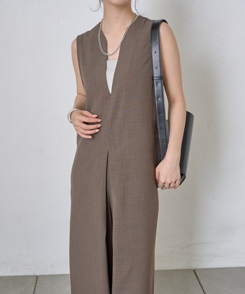 COLONY 2139(コロニートゥーワンスリーナイン)の「Vネックロンパース(つなぎ/オールインワン・レディース・ブラック/ブラウン・FREE)」の16枚目の写真