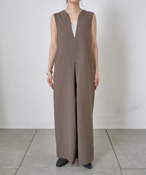 COLONY 2139(コロニートゥーワンスリーナイン)の「Vネックロンパース(つなぎ/オールインワン・レディース・ブラック/ブラウン・FREE)」の17枚目の写真