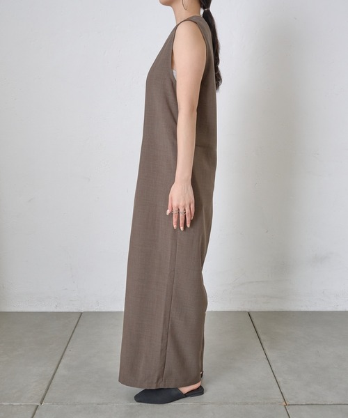 COLONY 2139(コロニートゥーワンスリーナイン)の「Vネックロンパース(つなぎ/オールインワン・レディース・ブラック/ブラウン・FREE)」の18枚目の写真