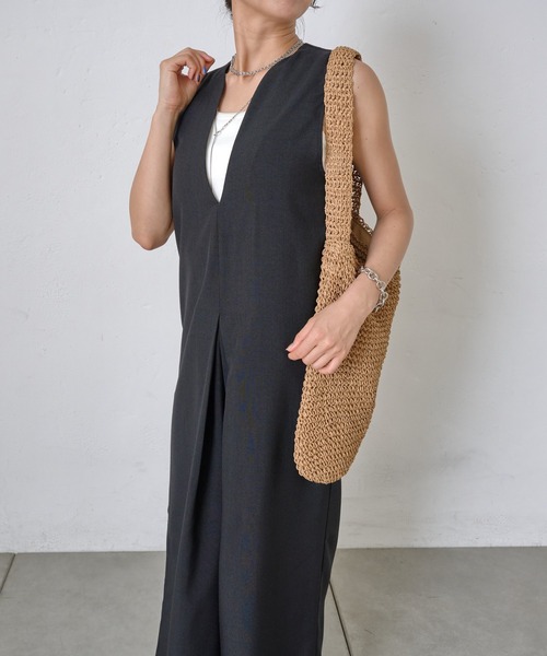 COLONY 2139(コロニートゥーワンスリーナイン)の「Vネックロンパース(つなぎ/オールインワン・レディース・ブラック/ブラウン・FREE)」の9枚目の写真