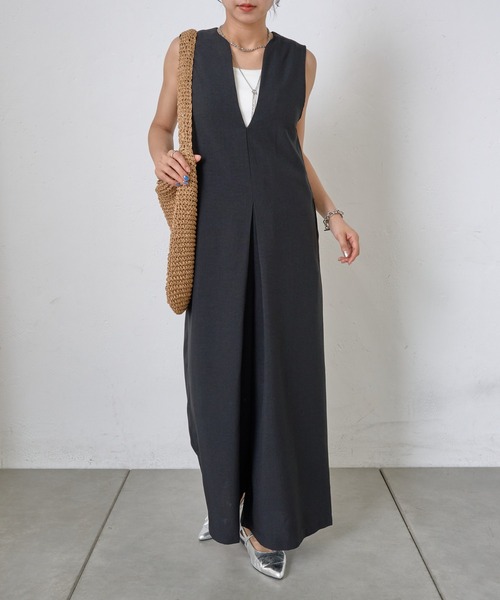 COLONY 2139(コロニートゥーワンスリーナイン)の「Vネックロンパース(つなぎ/オールインワン・レディース・ブラック/ブラウン・FREE)」の3枚目の写真