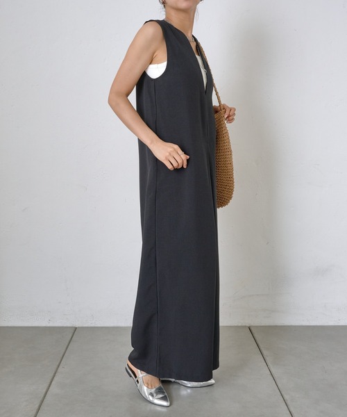 COLONY 2139(コロニートゥーワンスリーナイン)の「Vネックロンパース(つなぎ/オールインワン・レディース・ブラック/ブラウン・FREE)」の4枚目の写真