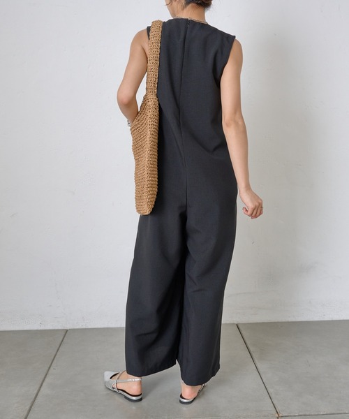 COLONY 2139(コロニートゥーワンスリーナイン)の「Vネックロンパース(つなぎ/オールインワン・レディース・ブラック/ブラウン・FREE)」の5枚目の写真