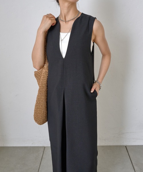 COLONY 2139(コロニートゥーワンスリーナイン)の「Vネックロンパース(つなぎ/オールインワン・レディース・ブラック/ブラウン・FREE)」の7枚目の写真