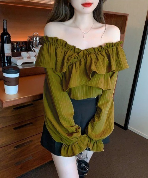 gossip!ロサンゼルス(ゴシップロサンゼルス)の「ストライプボリュームフリル 2wayシルエットオフショルダーブラウス(シャツ/ブラウス・レディース・カーキ/ブラック/ホワイト・FREE)」の9枚目の写真