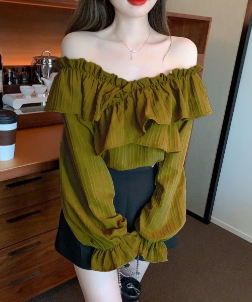 gossip!ロサンゼルス(ゴシップロサンゼルス)の「ストライプボリュームフリル 2wayシルエットオフショルダーブラウス(シャツ/ブラウス・レディース・カーキ/ブラック/ホワイト・FREE)」の5枚目の写真