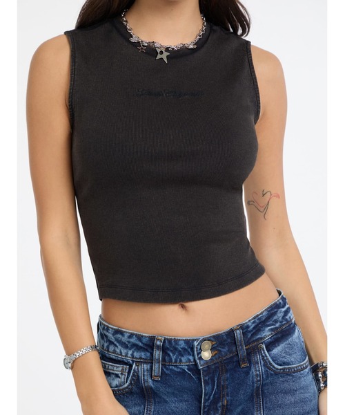 Guess（ゲス）の「GUESS Originals Open Back Script Tee ノースリーブトップス（Tシャツ/カットソー・レディース・ブラック/ホワイト系その他・SMALL/X-SMALL/LARGE/MEDIUM）」の5枚目の写真